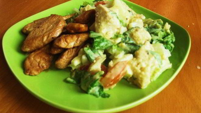 Рецепт Салата Цезарь классический с курицей и горчичной заправкой