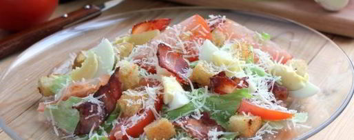 Шаг 10: салата цезарь с беконом