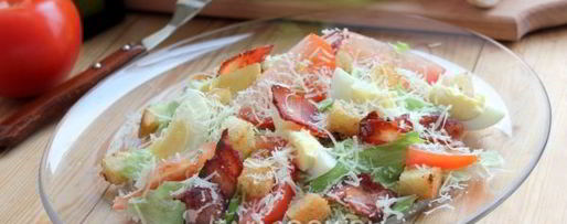 Шаг 11: салата цезарь с беконом