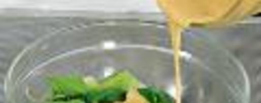 Шаг 5: салата цезарь с индейкой на гриле