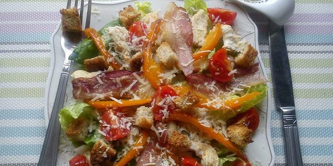 Рецепт салата цезарь с индейкой