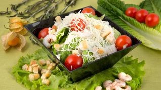 Рецепт Салата цезарь с креветками классический