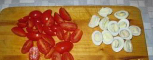 Шаг 5: салата цезарь с креветками