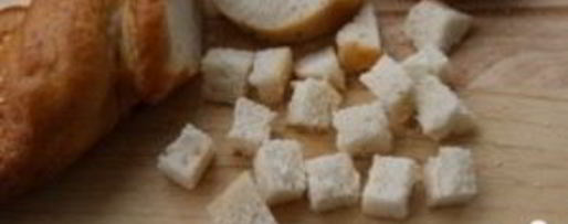 Шаг 1: салата цезарь с куриной грудкой