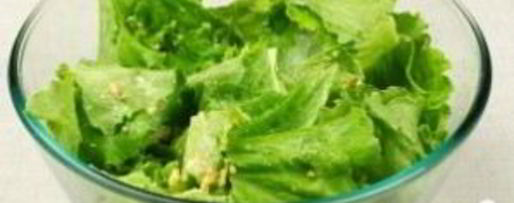 Шаг 7: салата цезарь с куриной грудкой