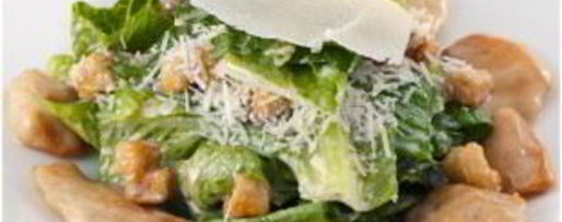 Шаг 8: салата цезарь с куриной грудкой