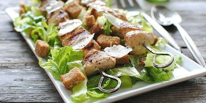 Рецепт салата цезарь с курицей гриль