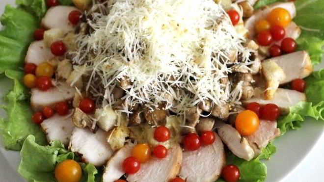 Рецепт Салата Цезарь с курицей и грибами