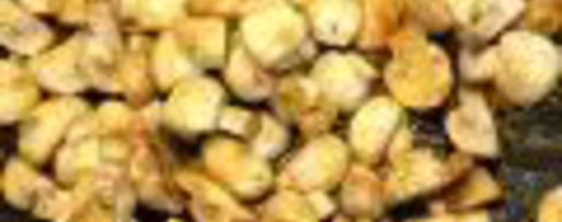 Шаг 2: салата цезарь с курицей и грибами