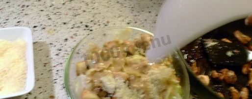Шаг 12: салата цезарь с курицей и пармезаном