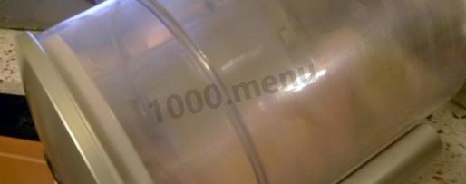 Шаг 2: салата цезарь с курицей и пармезаном