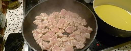 Шаг 3: салата цезарь с курицей и пармезаном