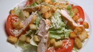 Рецепт Салата Цезарь с курицей и сухариками