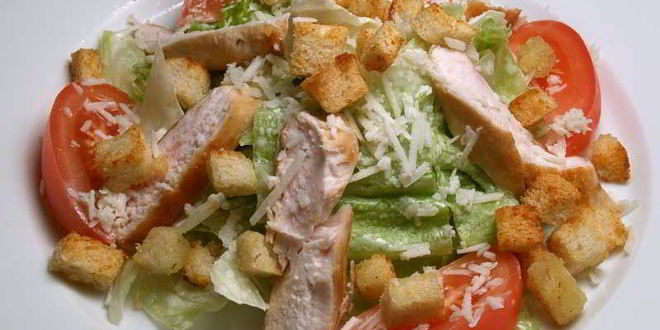 Рецепт салата цезарь с курицей и сухариками