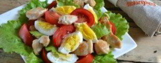 Шаг 4: салата цезарь с курицей и сухариками