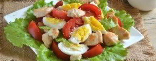 Шаг 5: салата цезарь с курицей и сухариками