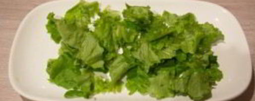 Шаг 2: салата цезарь с курицей классический