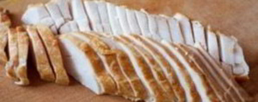 Шаг 1: салата цезарь с курицей копченой