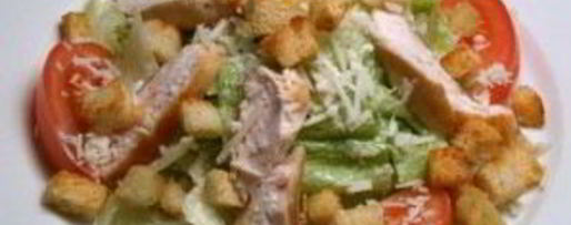 Шаг 8: салата цезарь с курицей копченой