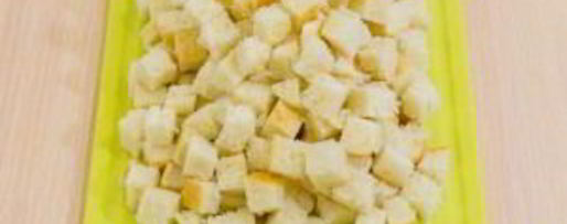 Шаг 1: салата цезарь с курицей