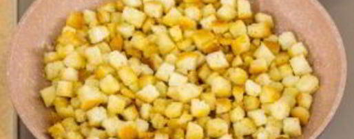 Шаг 2: салата цезарь с курицей