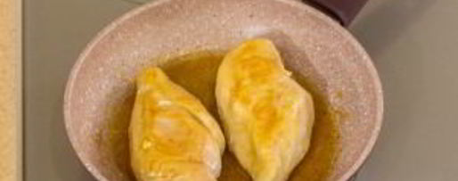 Шаг 3: салата цезарь с курицей