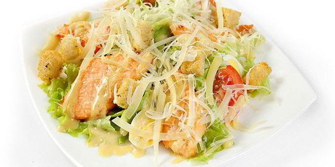 Рецепт салата цезарь с лососем