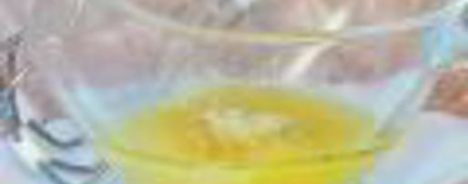 Шаг 3: салата цезарь с огурцом и маслинами