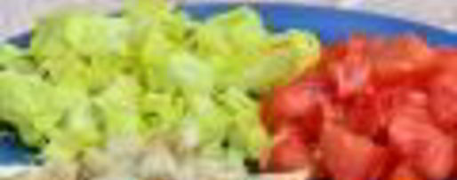 Шаг 1: салата цезарь с пекинской капустой