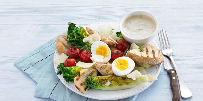 Рецепт салата цезарь с помидорами