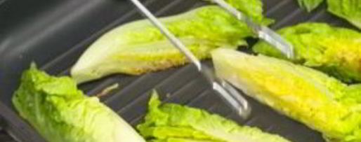 Шаг 3: салата цезарь с помидорами