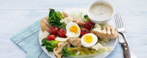 Шаг 6: салата цезарь с помидорами