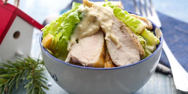 Рецепт салата цезарь с разными добавками