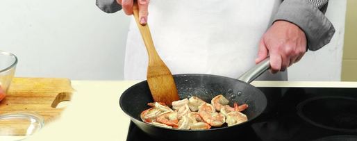 Шаг 2: салата цезарь с разными добавками