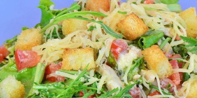 Рецепт салата цезарь с руколой