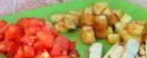 Шаг 2: салата цезарь с руколой