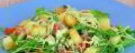 Шаг 3: салата цезарь с руколой