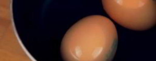 Шаг 1: салата цезарь с соусом