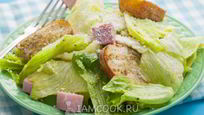 Рецепт Салата Цезарь с ветчиной