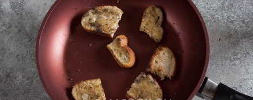 Шаг 4: салата цезарь с ветчиной