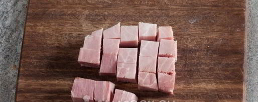 Шаг 6: салата цезарь с ветчиной