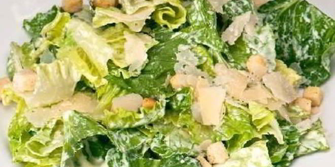 Рецепт салата цезарь со сметанно-лимонной заправкой