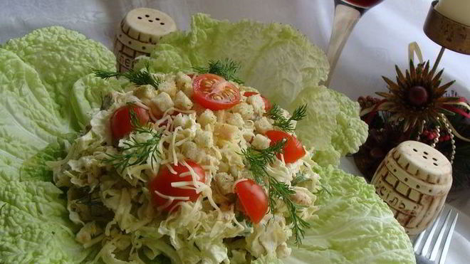 Рецепт Цезаря по-домашнему с пекинской капустой и куриной грудкой