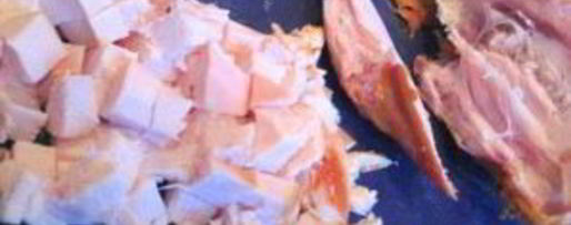 Шаг 3: цезаря с копченой курицей