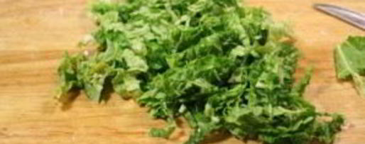 Шаг 1: цезаря с курицей и сухариками