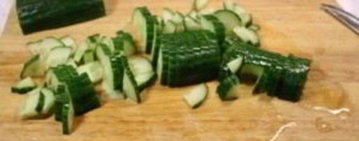 Шаг 2: цезаря с курицей и сухариками