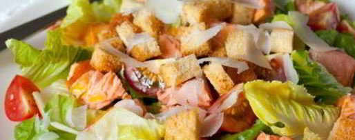 Шаг 8: цезаря с лососем и помидорками черри