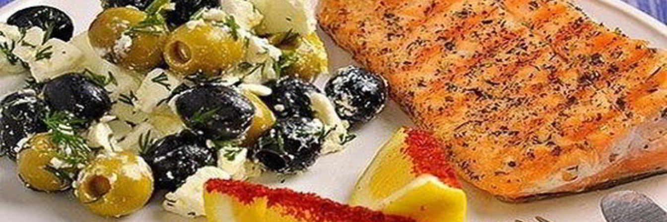 Рецепт Семги на гриле и оливковый салат с фетой