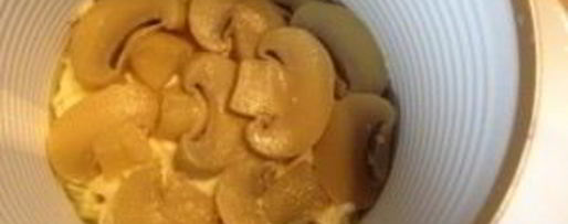 Шаг 1: слоеного салата грибная сказка