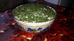 Рецепт Слоеного салата с копченой курицей и свежими огурцами